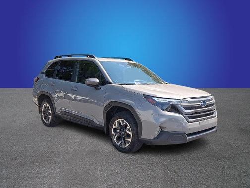 Crystal White Pearl 2025 Subaru Forester Premium