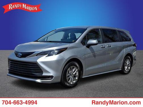 2025 Toyota Sienna LE