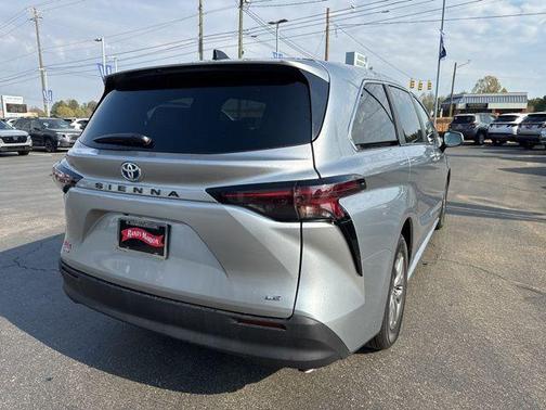 2025 Toyota Sienna LE