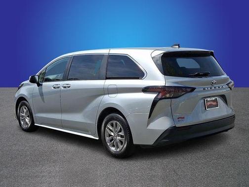 2025 Toyota Sienna LE