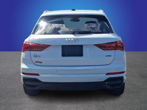2024 Audi Q3 45 S line Premium