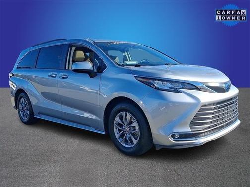 2023 Toyota Sienna XLE