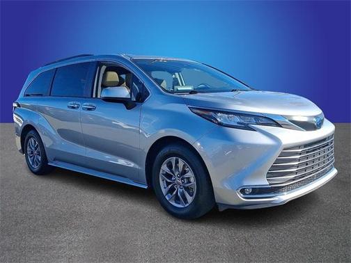 2023 Toyota Sienna XLE