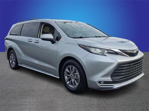 2023 Toyota Sienna XLE