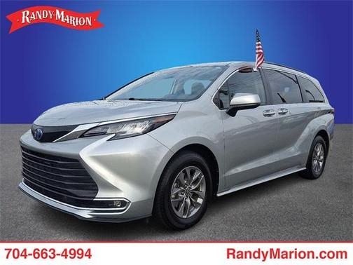 2023 Toyota Sienna XLE