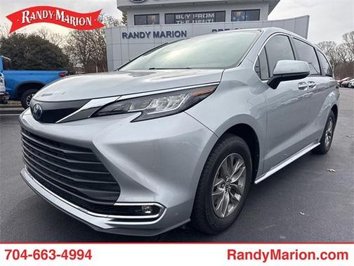 2023 Toyota Sienna XLE
