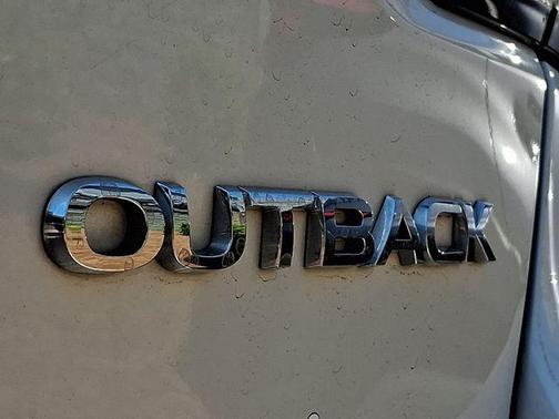 Crystal White Pearl 2020 Subaru Outback Premium