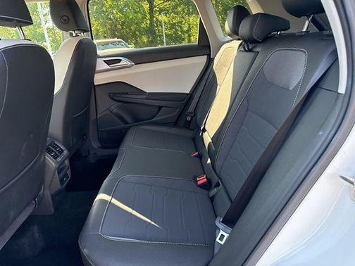 Pure White 2025 Volkswagen Taos 1.5T SE