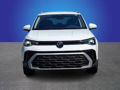 Pure White 2025 Volkswagen Taos 1.5T SE