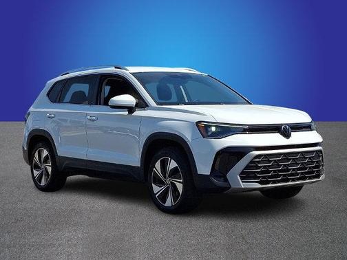 Pure White 2025 Volkswagen Taos 1.5T SE
