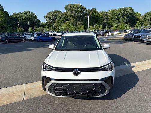 Pure White 2025 Volkswagen Taos 1.5T SE