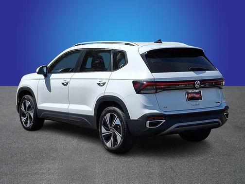 Pure White 2025 Volkswagen Taos 1.5T SE