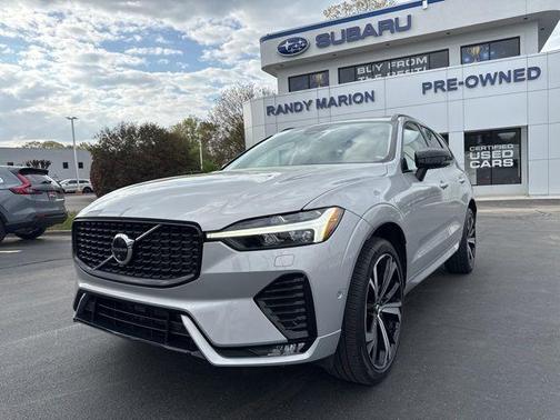 2023 Volvo XC60 B6 Ultimate Dark Theme