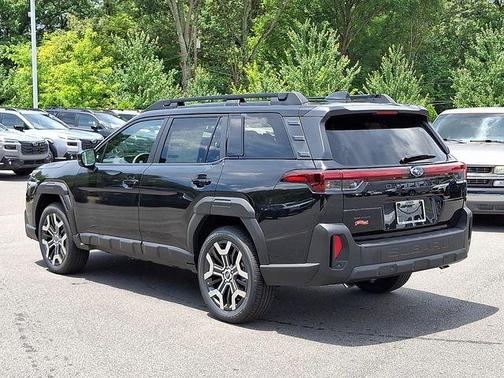 Crystal Black Silica 2026 Subaru Outback Touring XT