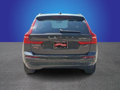 Platinum Gray Metallic 2023 Volvo XC60 B5 Core