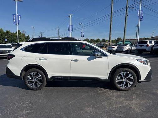 Crystal White Pearl 2022 Subaru Outback Touring XT