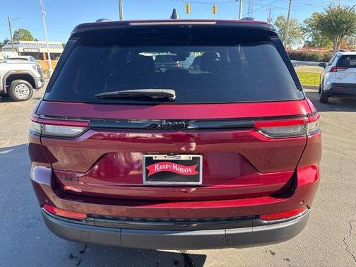 Velvet Red Pearlcoat 2023 Jeep Grand Cherokee Altitude