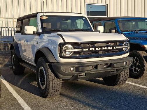 Oxford White 2022 Ford Bronco Outer Banks
