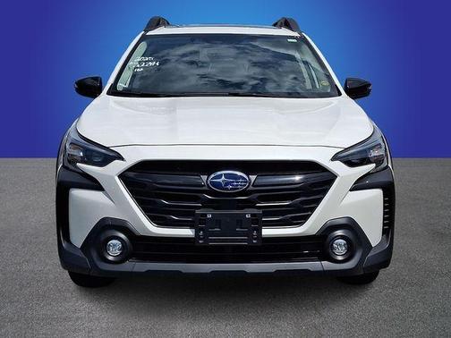 Crystal White Pearl 2025 Subaru Outback Onyx Edition