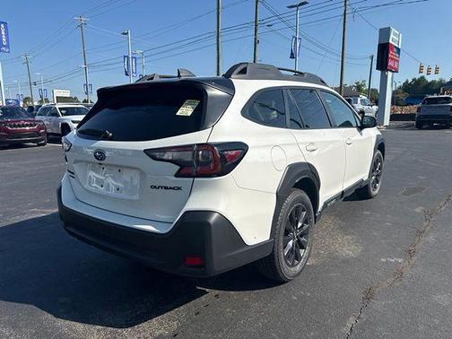 Crystal White Pearl 2025 Subaru Outback Onyx Edition