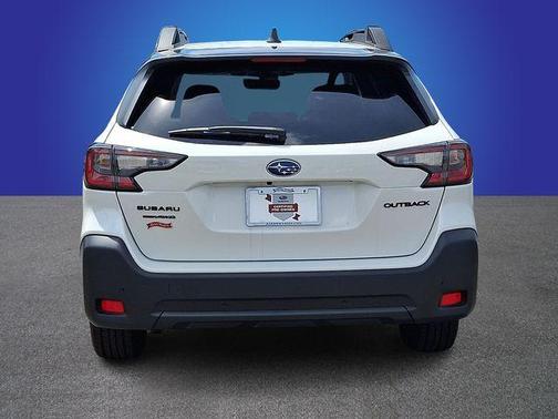 Crystal White Pearl 2025 Subaru Outback Onyx Edition