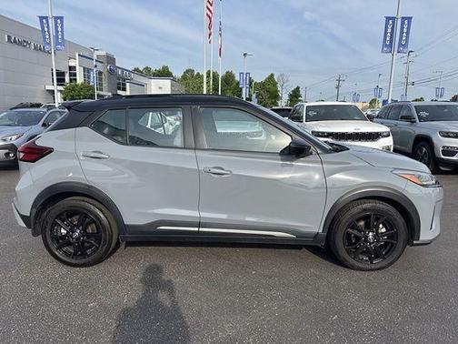 2 Tone Gray / Black 2023 Nissan Kicks SR