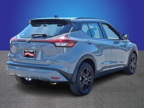 2 Tone Gray / Black 2023 Nissan Kicks SR