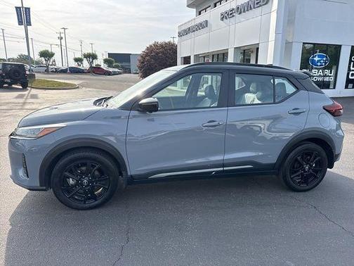 2 Tone Gray / Black 2023 Nissan Kicks SR