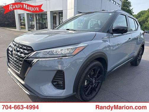 2 Tone Gray / Black 2023 Nissan Kicks SR