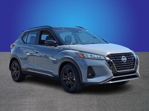 2 Tone Gray / Black 2023 Nissan Kicks SR