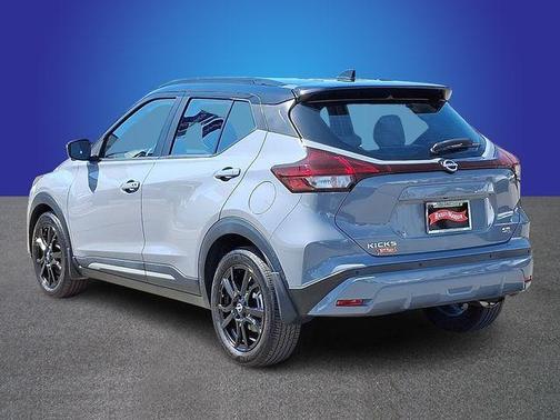 2 Tone Gray / Black 2023 Nissan Kicks SR
