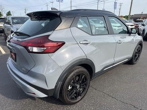 2 Tone Gray / Black 2023 Nissan Kicks SR