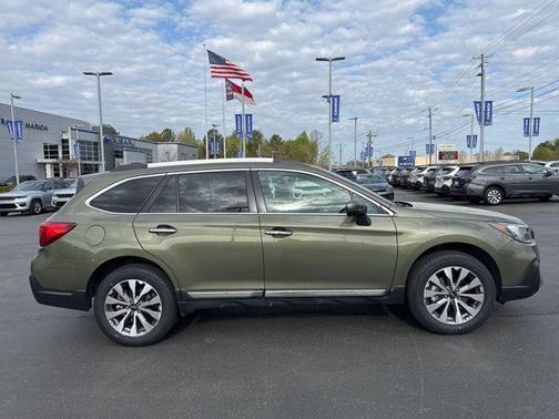 Wilderness Green Metallic 2018 Subaru Outback 2.5i Touring