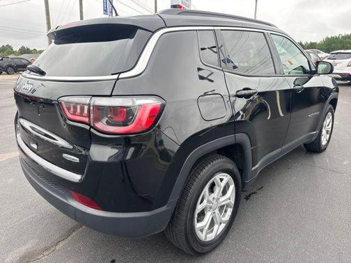Diamond Black 2024 Jeep Compass Latitude