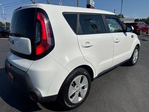 Clear White 2016 Kia Soul Base