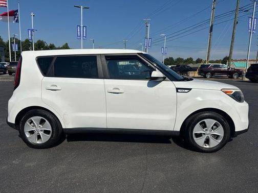 Clear White 2016 Kia Soul Base