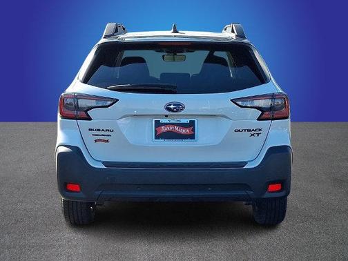 Crystal White Pearl 2023 Subaru Outback Onyx Edition XT