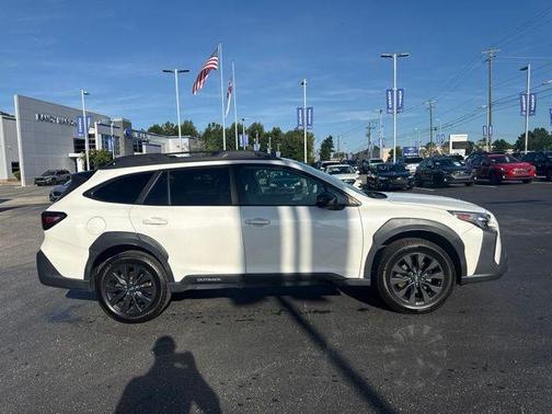 Crystal White Pearl 2023 Subaru Outback Onyx Edition XT