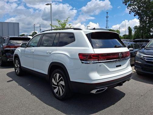 Pure White 2025 Volkswagen Atlas 2.0T SE