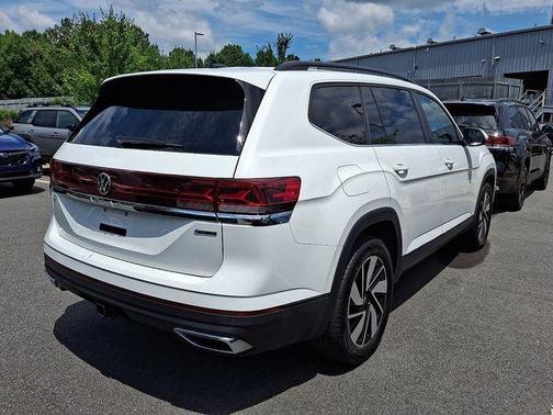 Pure White 2025 Volkswagen Atlas 2.0T SE