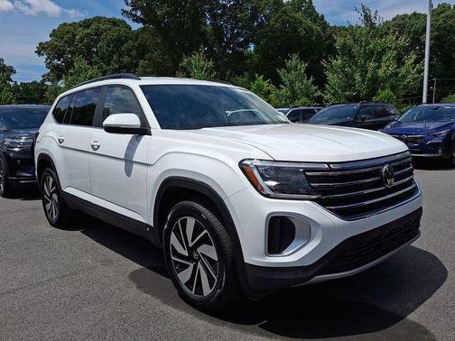 Pure White 2025 Volkswagen Atlas 2.0T SE