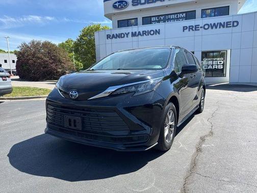 2024 Toyota Sienna LE