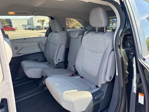 2024 Toyota Sienna LE