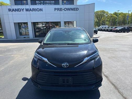 2024 Toyota Sienna LE