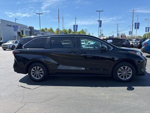 2024 Toyota Sienna LE