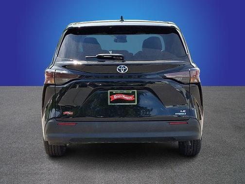 Midnight Black Metallic 2024 Toyota Sienna LE