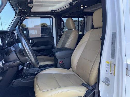 Bright White Clearcoat 2019 Jeep Wrangler Unlimited Sahara