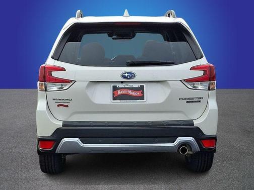 Crystal White Pearl 2021 Subaru Forester Touring