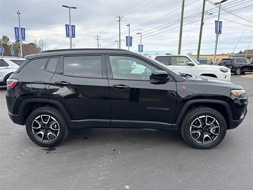 2025 Jeep Compass Trailhawk