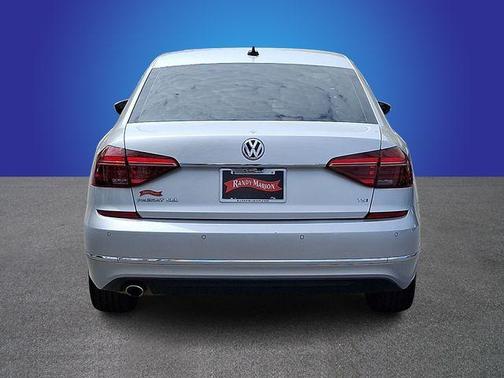 2017 Volkswagen Passat 1.8T SEL Premium